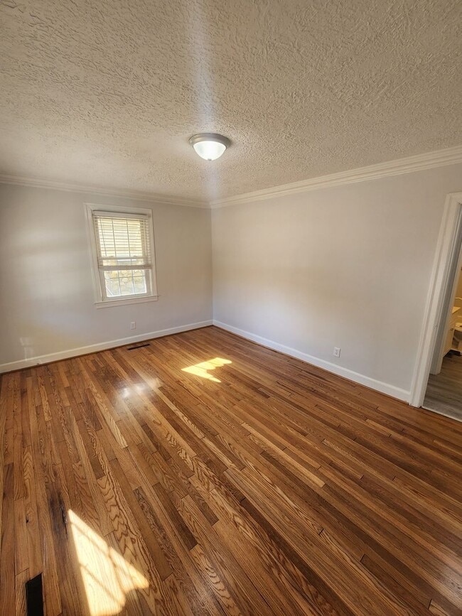 Photo - Chapel Hill / 3br House on N. Graham St AVAILABLE NOW