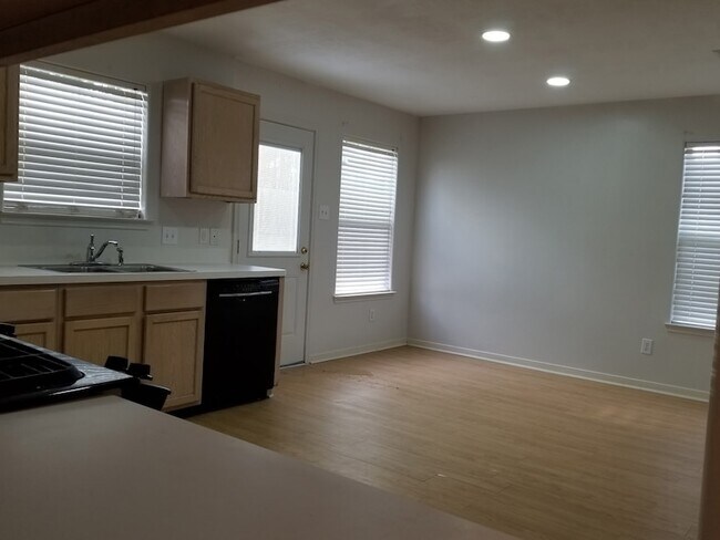 Photo - 839 Autumn Point Ln