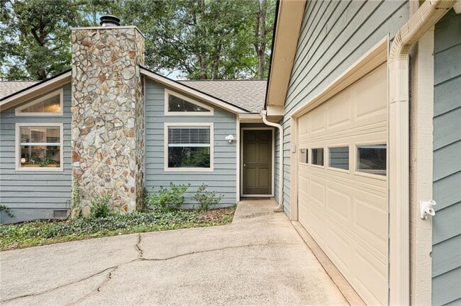 Photo - 2076 Lake Ridge Terrace