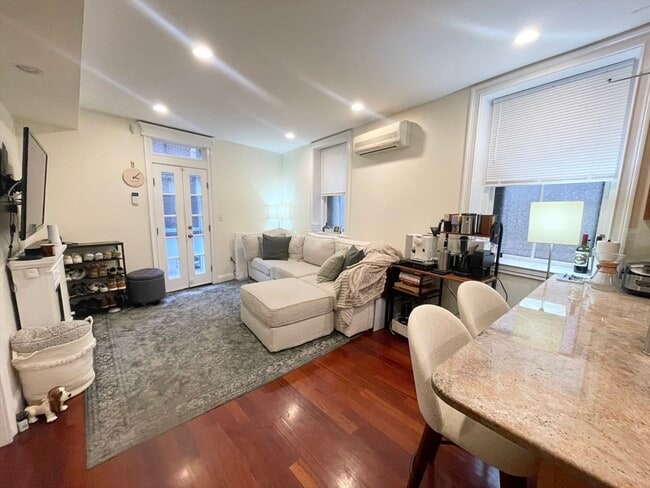 Building Photo - 76 W Cedar St Unit G