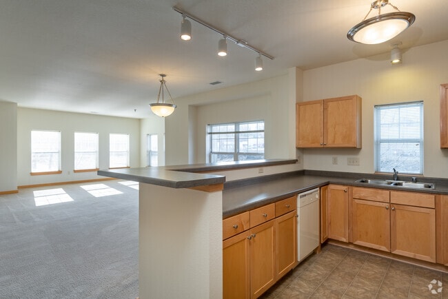 2BR, 2BA - 1,401SF - Brookfield Junction