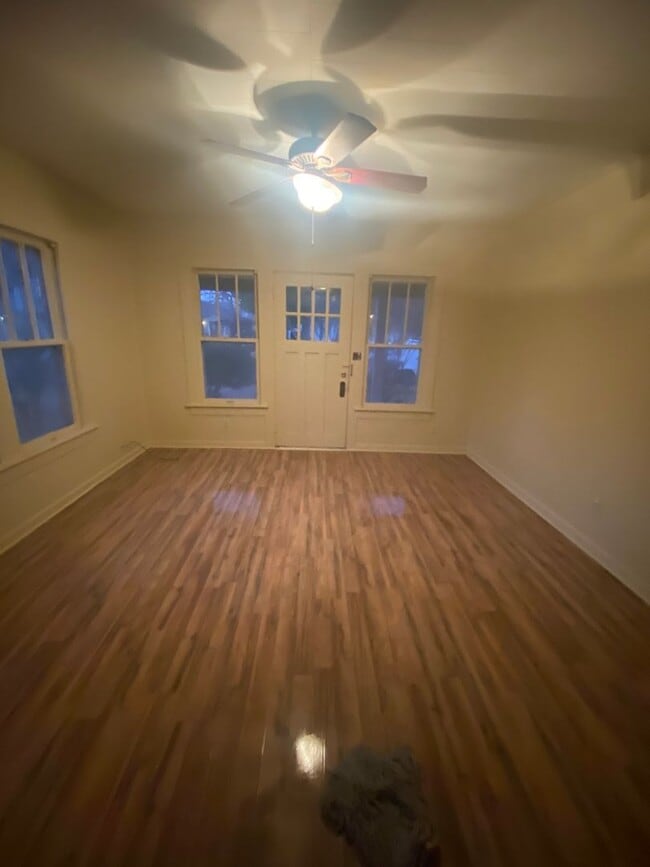 Renovated 2 Bedroom 1 Bath Home for Rent!! - Renovated 2 Bedroom 1 Bath Home for Rent!!