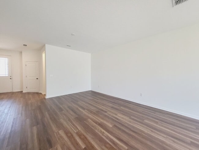 Photo - 3 Bedroom 2.5 Bathroom Townhome For Rent with 1 car garage in Kissimmee - NEAR DISNEY!