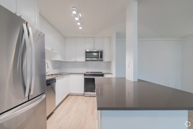 3BR, 1BA - 1,049SF - Kitchen - 7411 & 7433 Yonge St. and 20 & 30 Clarke Ave
