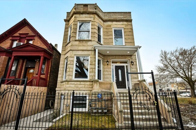 Building Photo - 1806 S Trumbull Ave Unit 3 Rental