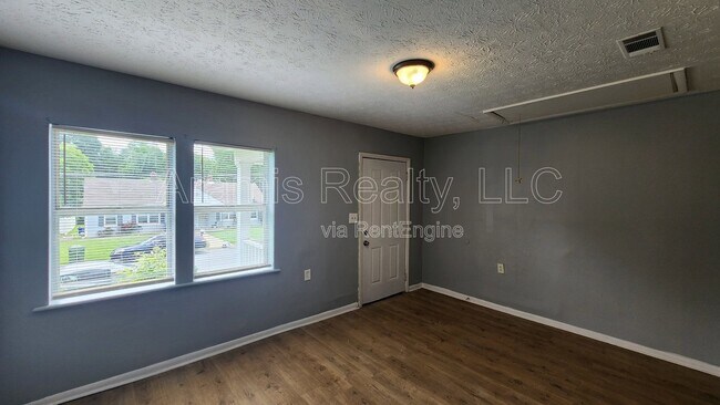Photo - 248 Rosser St SW