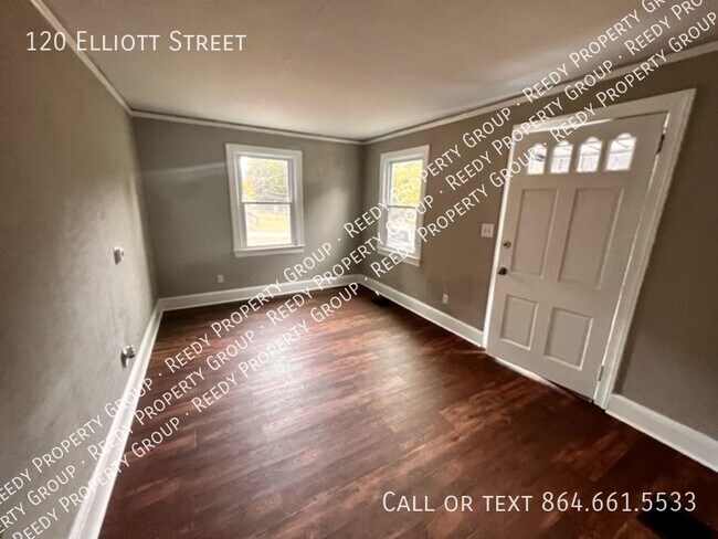Photo - 120 Elliott St
