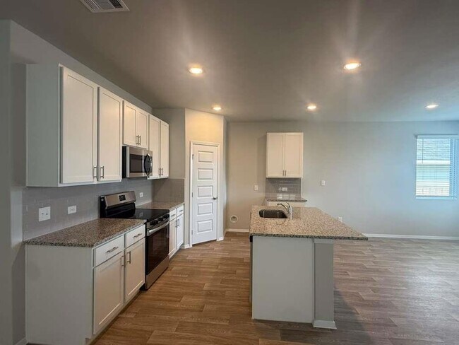 Photo - 2613 Derwent Dr