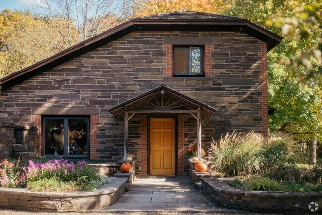 Building Photo - 49 Rocky Rd Rental