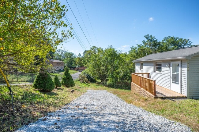 Photo - Updated 2 bedroom 1 bath in Fairlawn VA