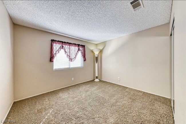 Photo - 348 Faulkner Ct