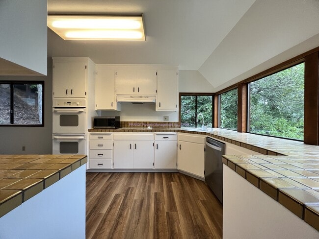 Photo - Beautiful 3 Bedroom, 2.5 Bathroom - Treehouse Sanctuary Home in Sausalito.