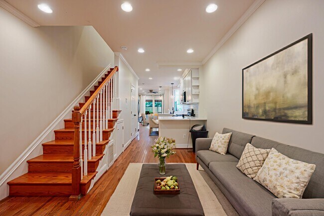 Photo - 1524 Constitution Ave NE
