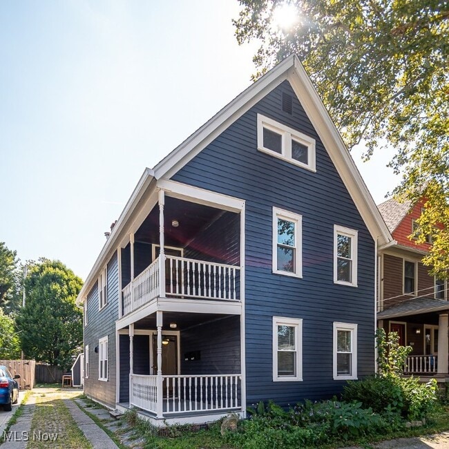 Building Photo - 4205 Woodbine Ave Unit Lower Rental
