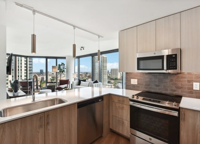 Photo - 215 N Clinton St