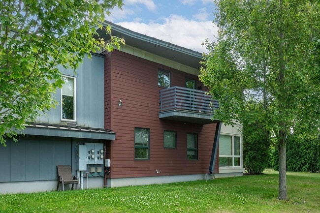 Photo - 659 Dennett St Unit 1