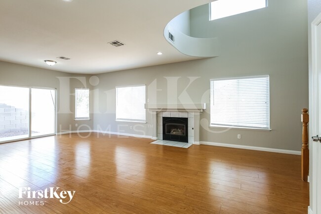 Photo - 3600 N Tomsik St