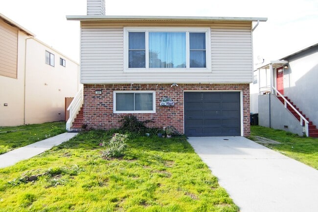 Building Photo - Bright and cozy 3br/2ba upper level Pacifica home