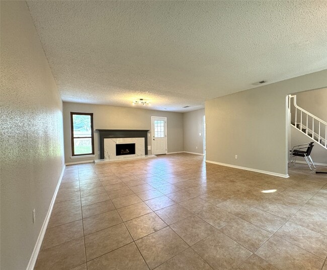 Photo - 3815 Flintrock Ln