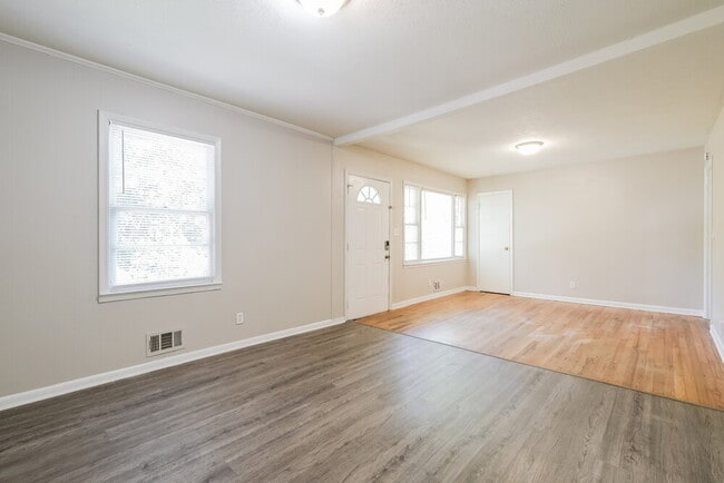 6103 Blackhawk Trail SE