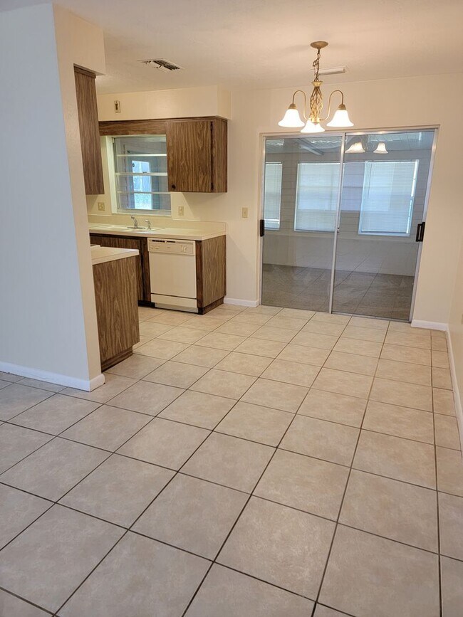 Big and Beautiful 2/2/1 in Beverly Hills!!! Rental For Rent in Beverly