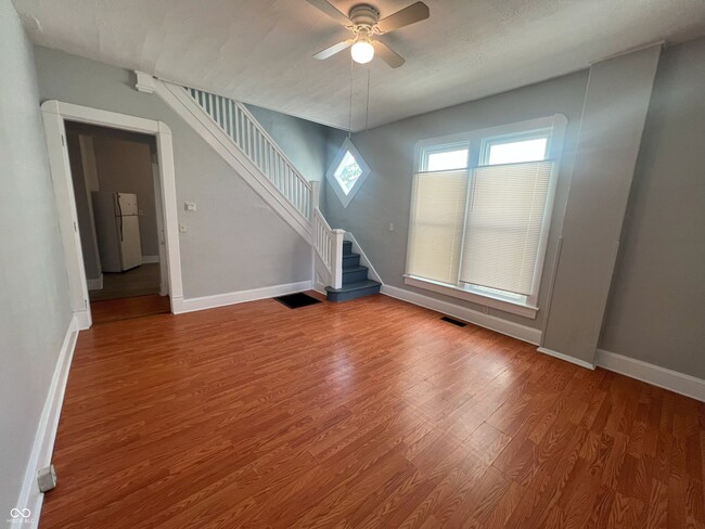 Photo - 2106 Singleton St