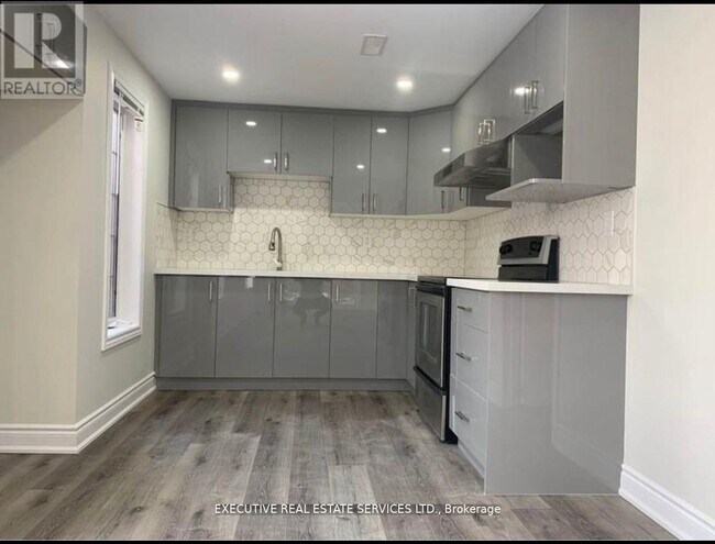 Photo - 39 Stoneylake Ave