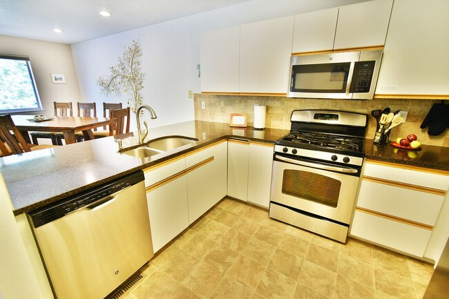 Photo - 600A Gold Dust Dr