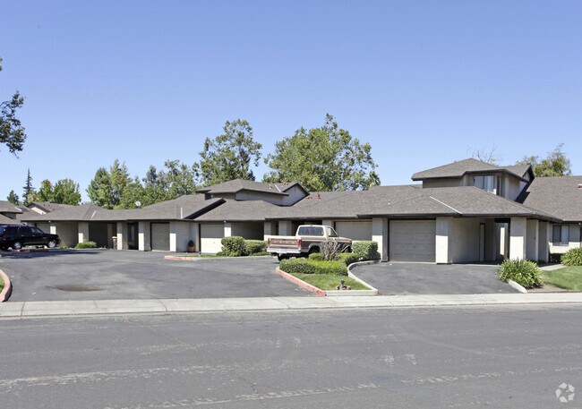 Photo - Lake Pointe Condominiums