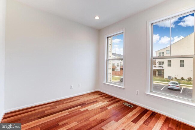 Photo - 42639 Chisholm Dr