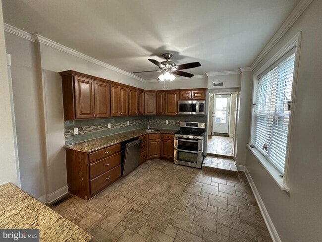 Photo - 2705 E Somerset St