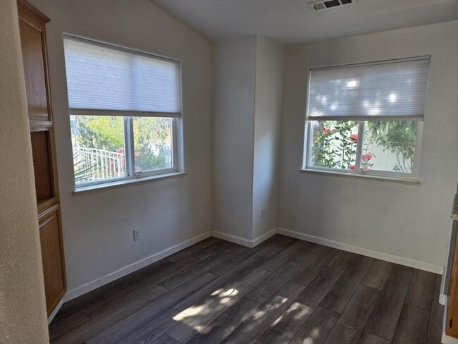 Photo - 209 SE Liberty Dr