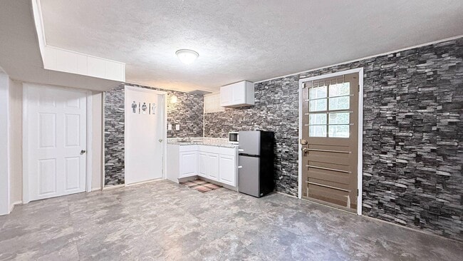 Photo - 4203 Maple Rd