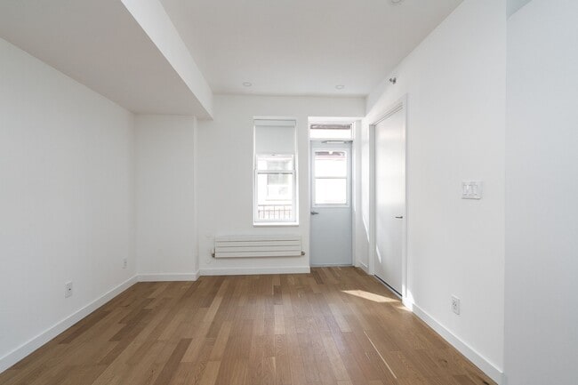 Photo - 160 Huron St Unit 404