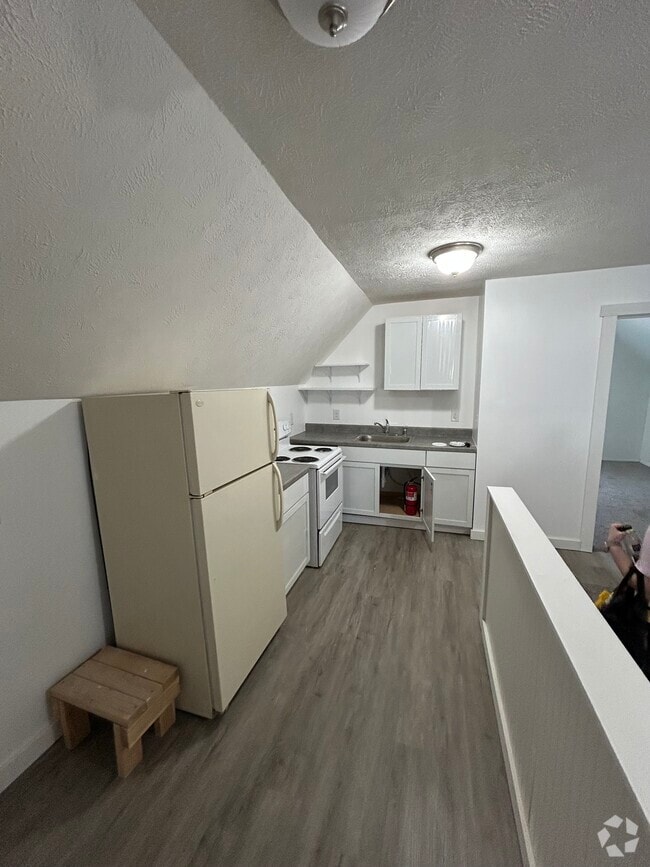 Building Photo - 318 S State St Rental