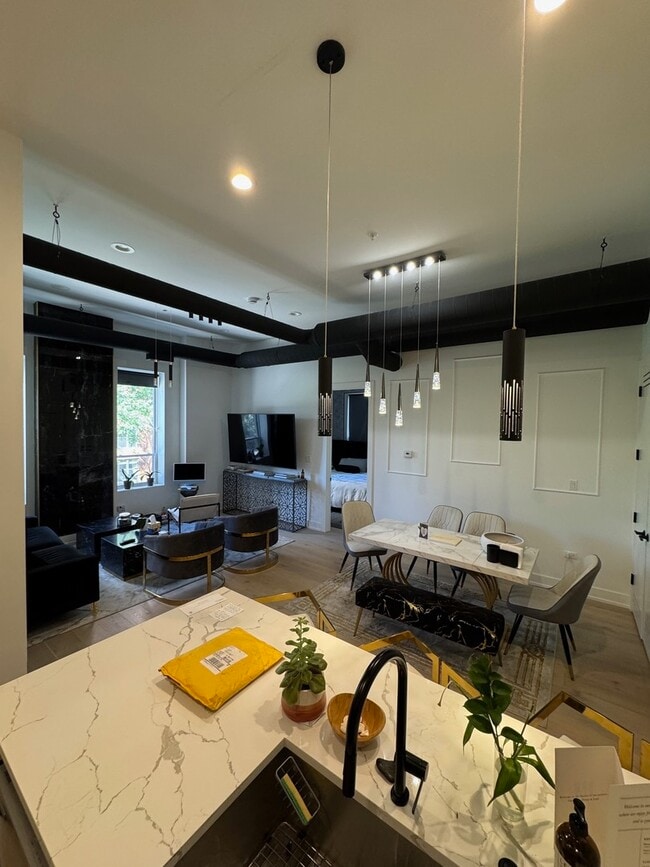 Photo - 77 W Chestnut St Unit 3B