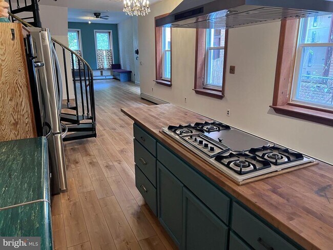 Photo - 2109 N Howard St