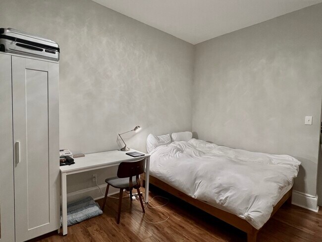 Photo - 54 Gainsborough St