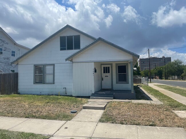 Corner Lot Home – Central City - Corpus Ch... - Corner Lot Home – Central City - Corpus Ch...