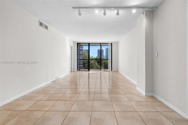 Photo - 3401 N Country Club Dr Unidad 519