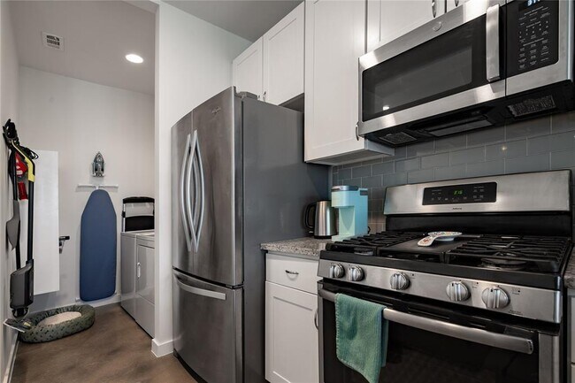 4702 Leslie Ave Unit A