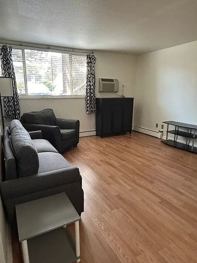 850 W Moorhead Cir