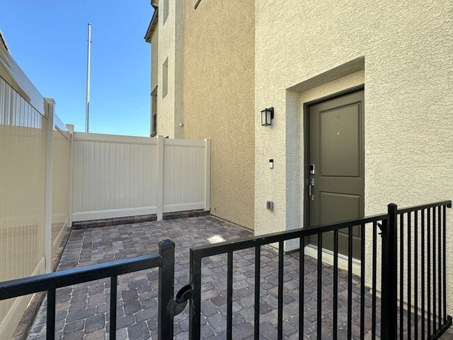 Photo - 2662 Champagne Gold Ave