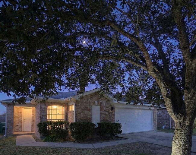 Building Photo - 5203 Panay Park Dr