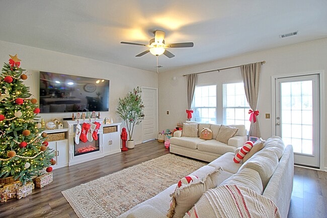 Photo - 1560 Arnall Dr