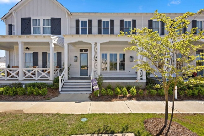 Building Photo - Luxury Townhome for Rent in Waterpointe | 3 Bed | 2.5 Bath | Private Courtyard