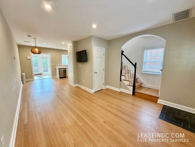 Photo - 1941 39th St NW