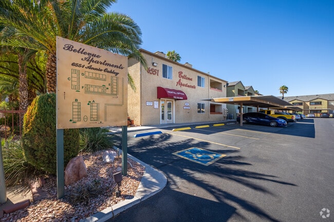 2BR, 2BA - 1,0415SF - Entrance
