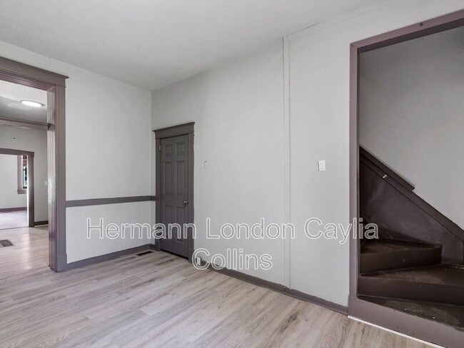 Photo - 214-216 W Steins St