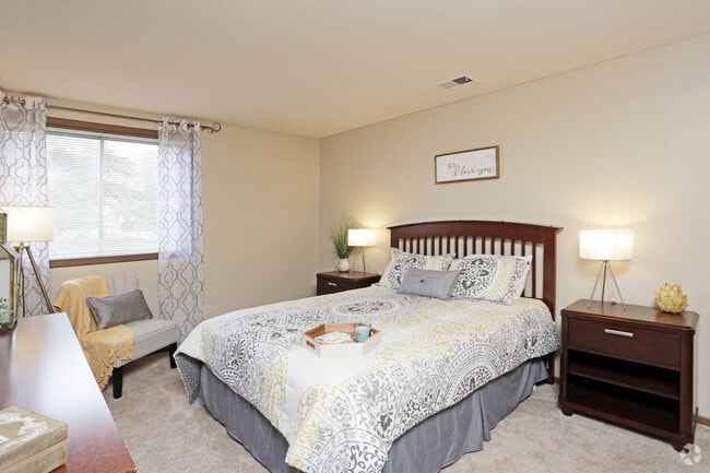 2 habitaciones, 1.5 baños - Cypress/1,000 pies cuadrados - Dormitorio - Country Club Village Apartments